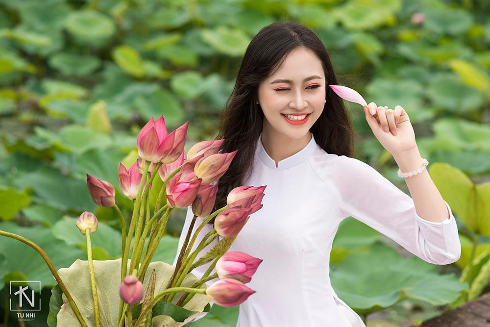 Cách tạo dáng chụp ảnh với Hoa Sen | Những bức ảnh hoa sen nghệ thuật