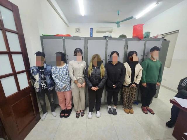 Vụ nữ sinh 2K8 ở Hà Nội bị bạn cũ gọi người đánh hội đồng: Khởi tố 2 đối tượng