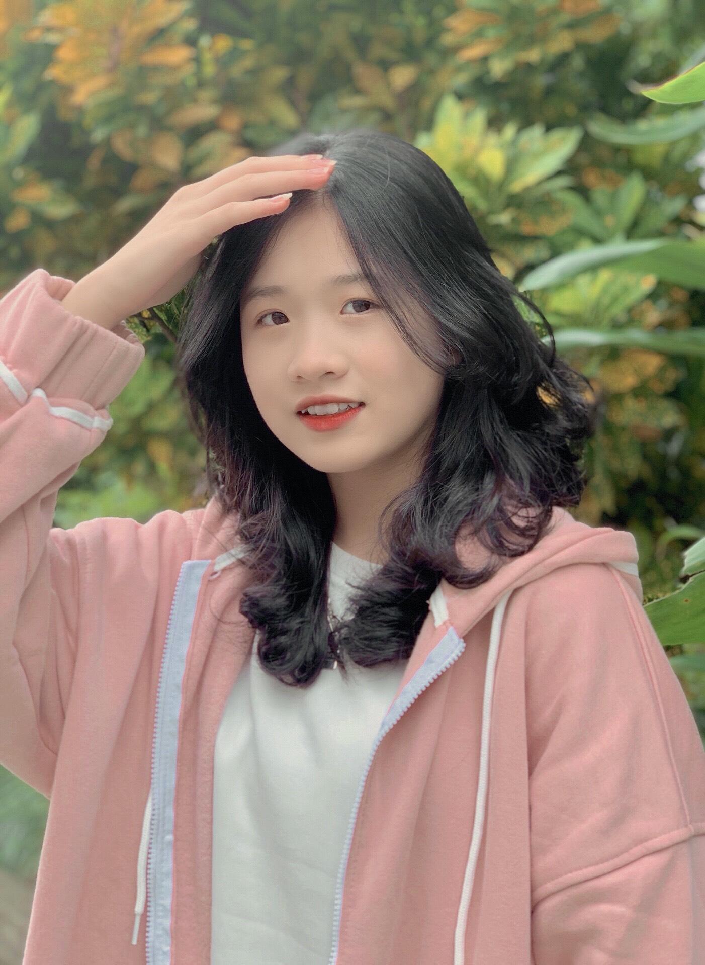 Nữ sinh 16 tuổi gây sốt với loạt ảnh đời thường, tiết lộ về dự định du học trong tương lai