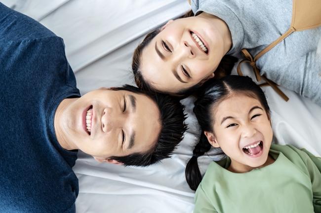 #33 Cách Tạo Dáng Chụp Ảnh Gia Đình 3 Người Tự Nhiên Và Đẹp Nhất