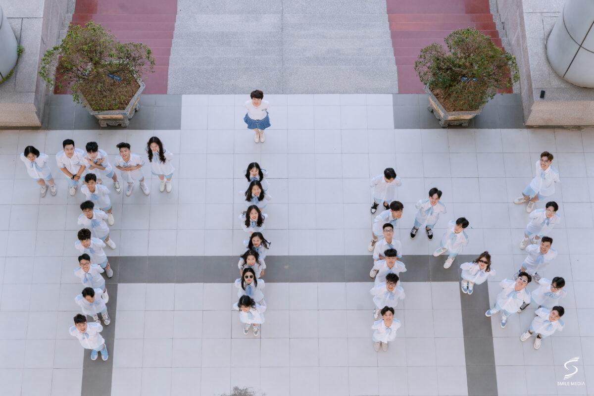 Xếp hình chụp kỷ yếu – Xu hướng hot cho bộ ảnh kỷ niệm độc đáo