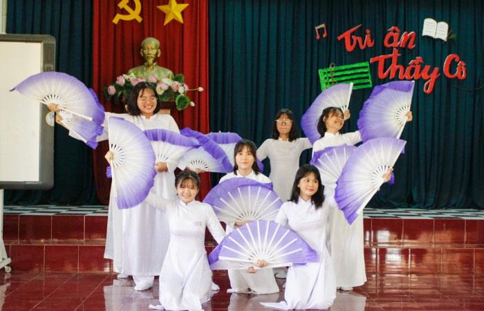 Sự Đơn Giản, Hồn Nhiên Tuổi Học Trò Của Đồng Phục Nguyễn Thượng Hiền