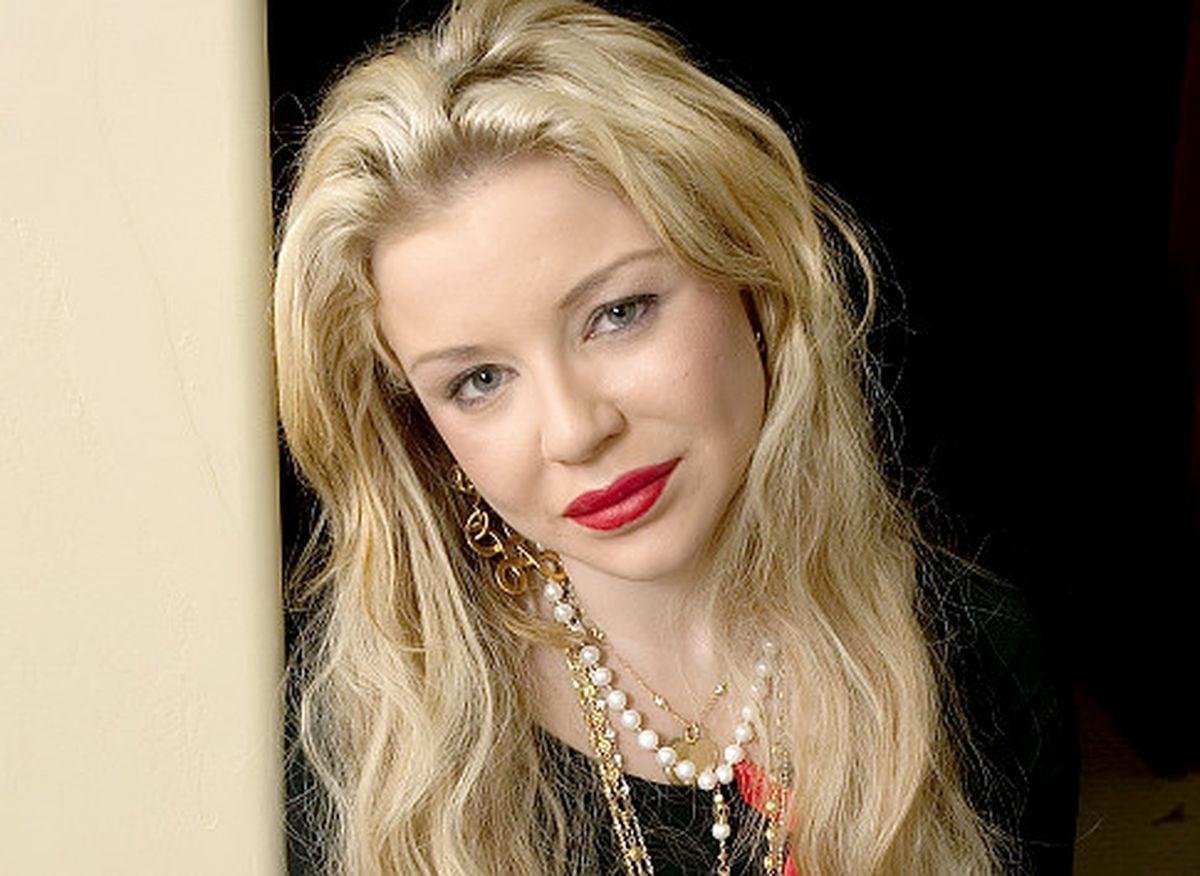 Cô gái xinh đẹp sinh ra "ở vạch đích" và con đường tuột xuống vực thẳm