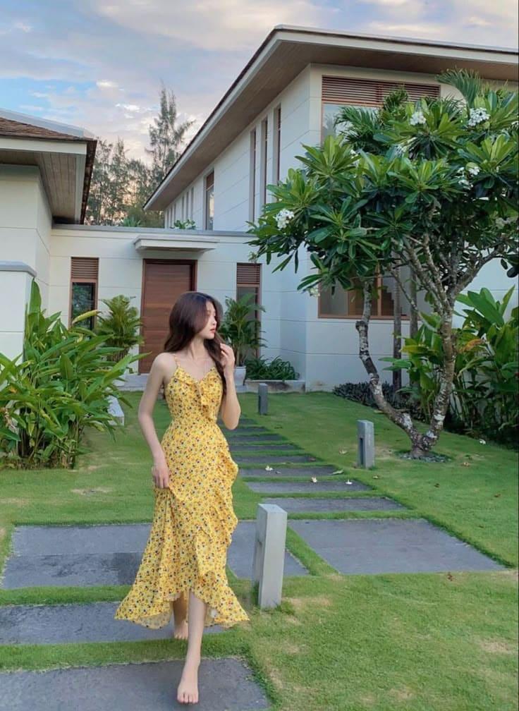 5+ Váy Đi Biển Màu Vàng Đẹp Nhất 2025, Mặc Lên Là Nổi Bật