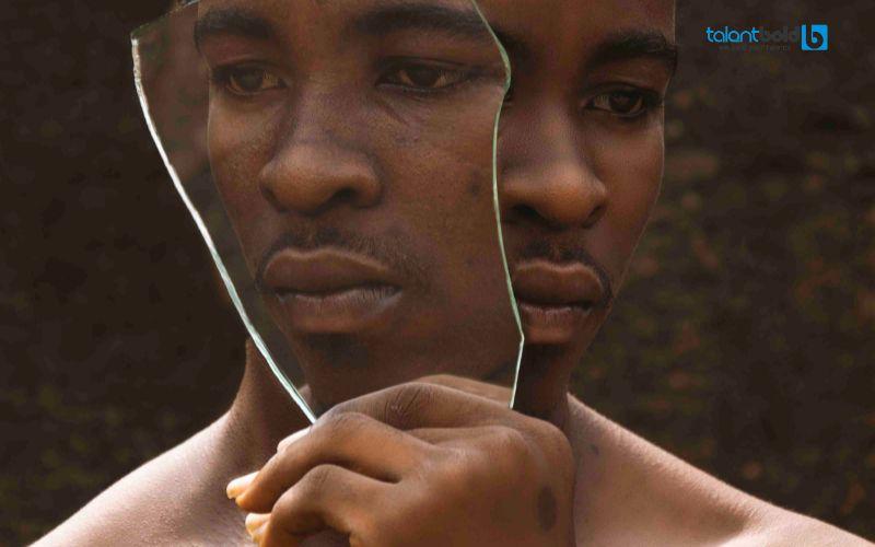 Định nghĩa tự ti là gì? Bí kíp vượt qua cảm xúc tự ti nơi công sở