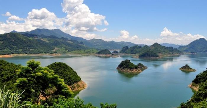 Văn mẫu lớp 12: Phân tích bài Người lái đò sông Đà của Nguyễn Tuân                                   Dàn ý & 29 bài văn Người lái đò sông Đà