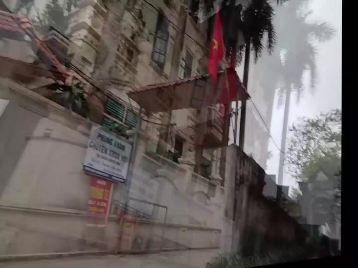 Học sinh THPT Ngô Thì Nhậm kể học thêm GV trên lớp ở nơi ghi biển Tri Thức Việt