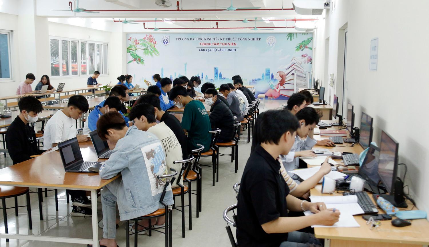 Trường ĐH Kinh tế - Kỹ thuật Công nghiệp lấy điểm chuẩn cao nhất 24,5 điểm