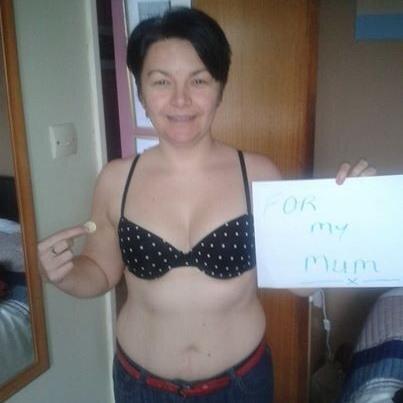 Cơn sốt “khoe ngực” để kêu gọi làm từ thiện