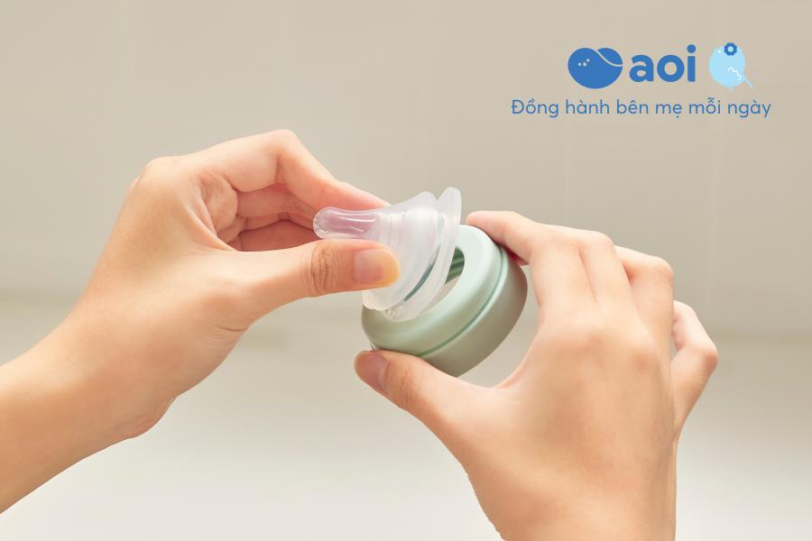 Bình sữa Aoi Flora 280ml (Đơn sắc)