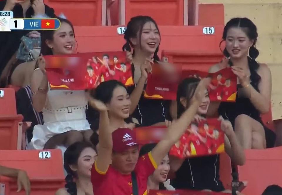 Thái Lan truy tìm nhóm ‘gái xinh’ quảng cáo nhà cái trận Việt Nam