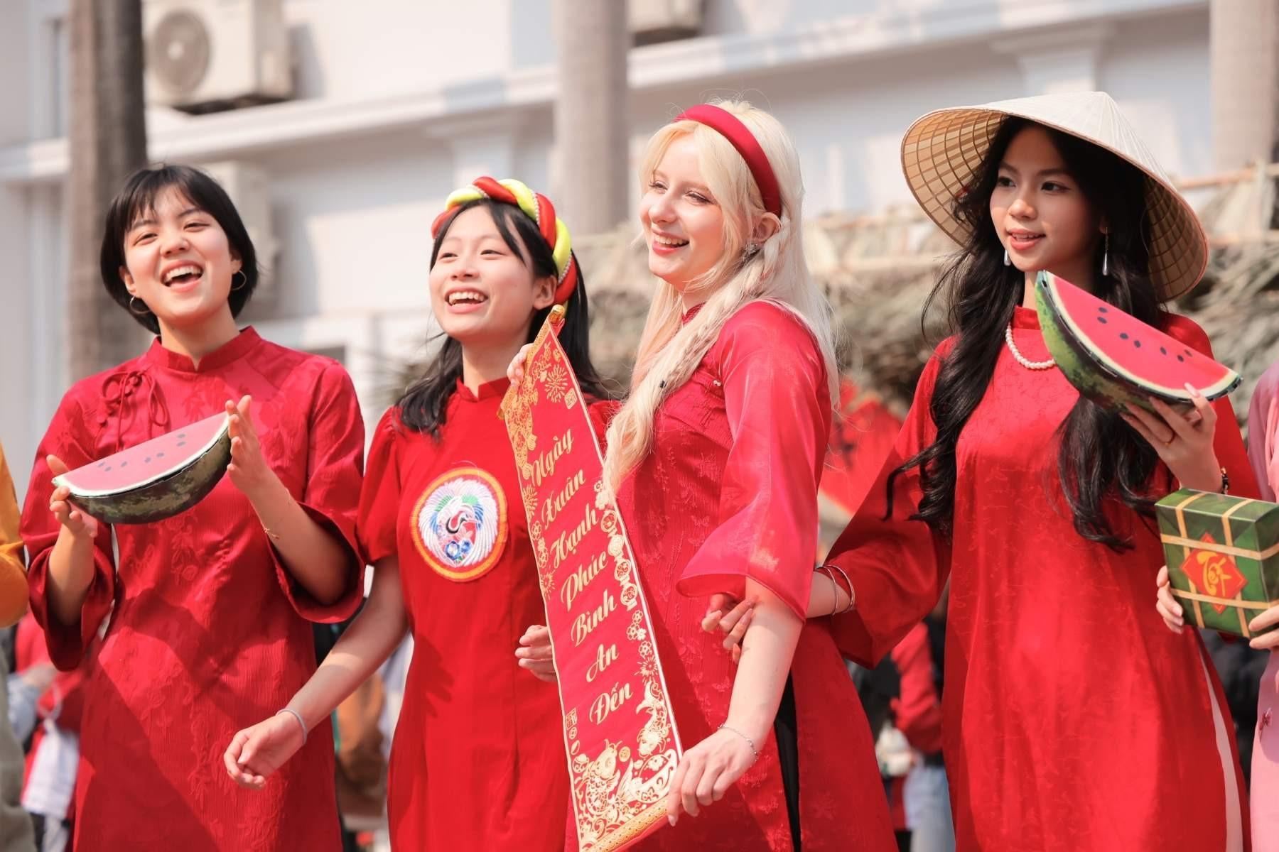 Những lời chúc Tết thầy cô năm Ất Tỵ 2025 ngắn gọn, ý nghĩa nhất