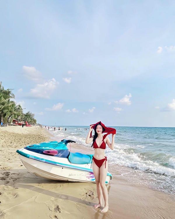 140+ Ảnh Quỳnh Moon mặc bikini hở bạo hết nấc, khiến fan “đứng ngồi không yên”